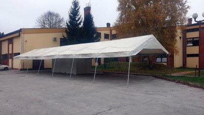 Ludbreg: Postavljen šator kod kontejnera za uzimanje brisova za testiranje na Covid-19