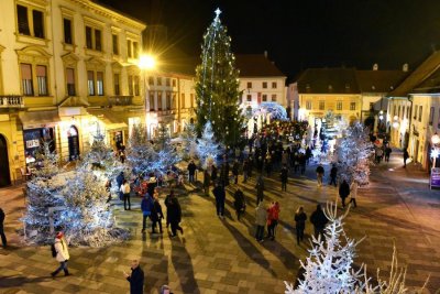 Varaždin će danas obasjati svjetlost tisuće lampica: kakav će nam biti Advent?