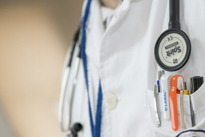 OBITELJSKA MEDICINA Može li se što učiniti da ljudi doktore ne čekaju na kiši i snijegu?