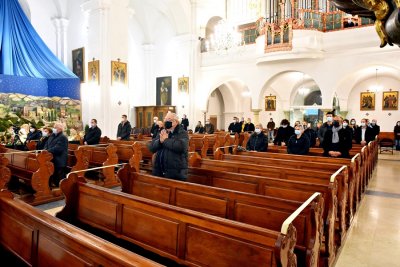 FOTO Polnoćka u varaždinskoj katedrali u skladu s mjerama poluprazna