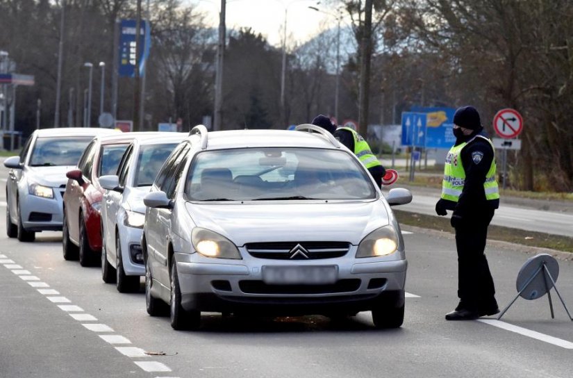 &quot;Za hranjenje životinja propusnica, ali za brigu o bolesnoj majci ne?!&quot;