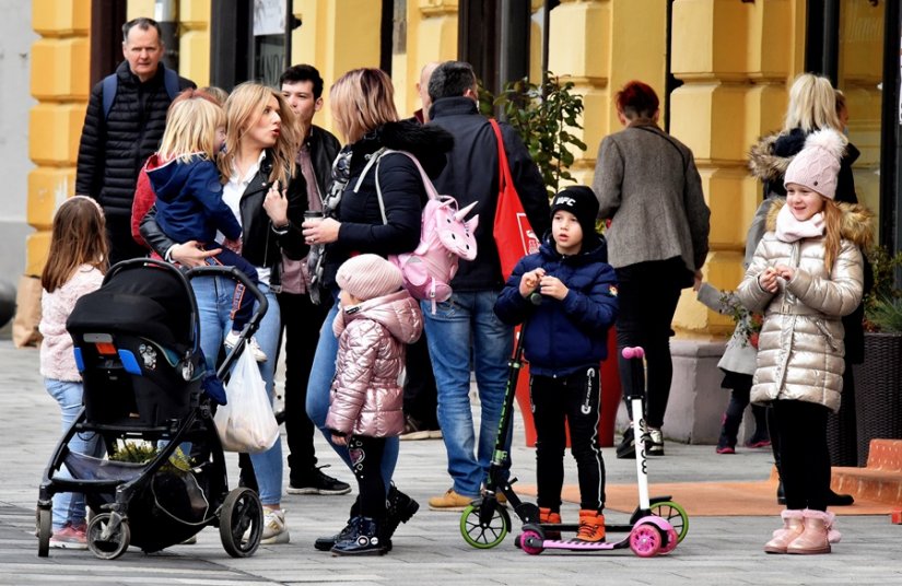 FOTO Subotnja šetnja gradom sve popularnija uz dolazak toplijeg vremena