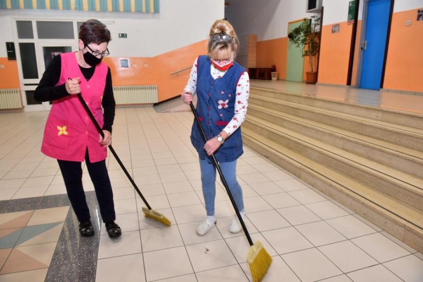 ČEKAJU MJESECIMA Od 27 zahtjeva za zapošljavanja spremačica u školama, dosad odobrena tek četiri?!