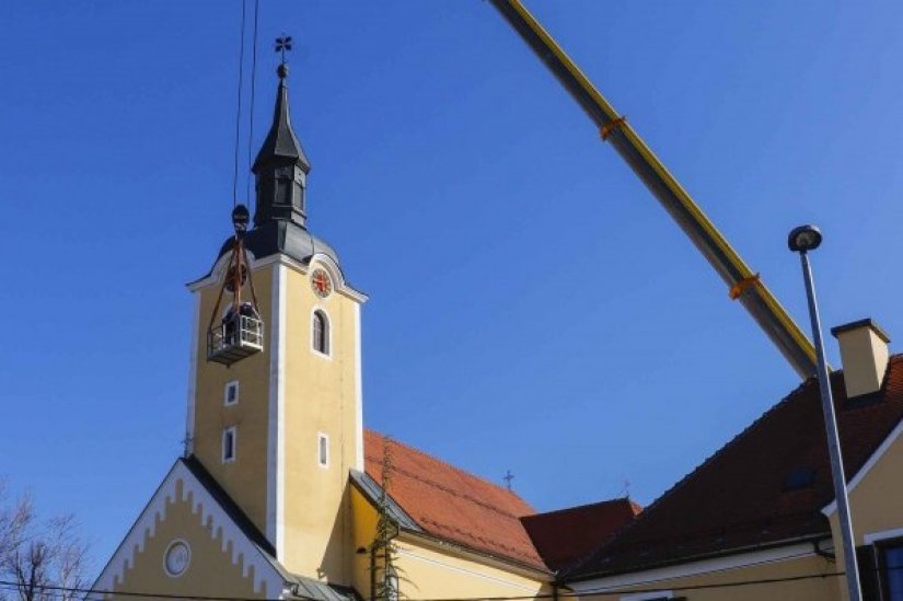 U tijeku popravak pokrova tornja i krova župne crkve u Ivancu