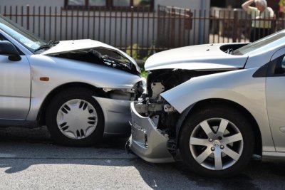 Prometna nesreća u Varaždinu, ozlijeđen 50-godišnji vozač automobila