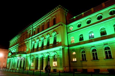 FOTO, VIDEO I Varaždin se uključio u &quot;Global Greening&quot;: Uz Dan sv. Patrika kazalište u zelenom