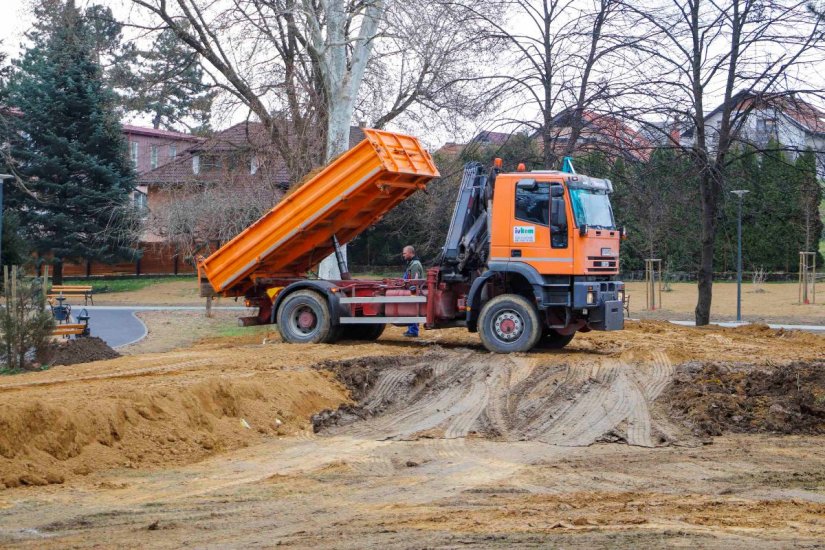 Ivanec: Gradi se nasip za klizalište i uređuju zelene površine