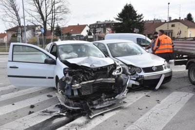 FOTO: Oprezno u prometu, kod Kućanske rampe sudarila se dva automobila