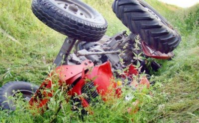 Vožnja traktorom u Bolfanu završila prevrtanjem i ozljedama za 55-godišnjaka