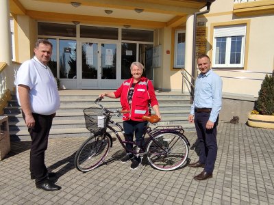 GDCK Ivanec: Gerontodomaćici uručen bicikl za obilazak korisnika
