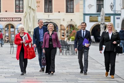 Nezavisne kandidatkinje Grđan i Kolarek Karakaš predale potpise za kandidaturu