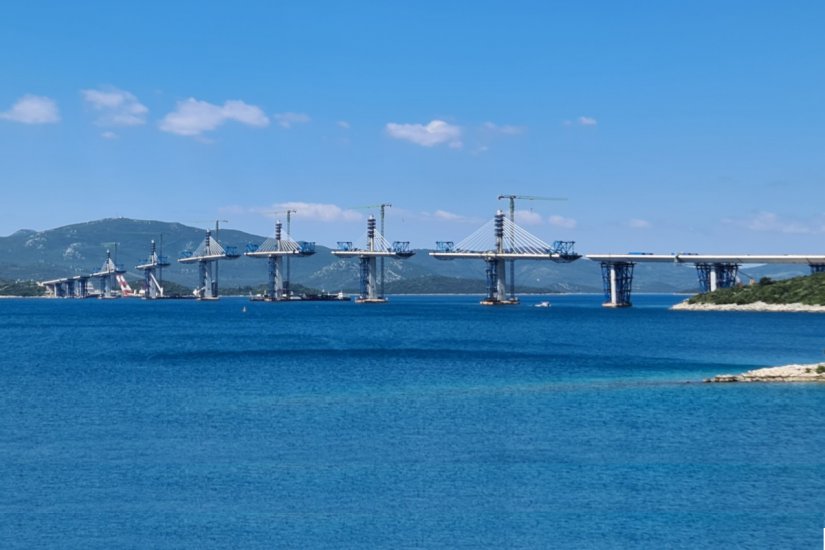Pelješkim mostom dogodine do Dubrovnika, pivo 50 kuna, gin tonic dvostruko skuplji