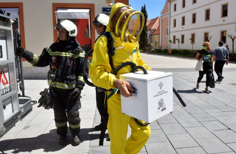 Za odbjegle rojeve pčela potražite najbliže pčelare volontere u županiji