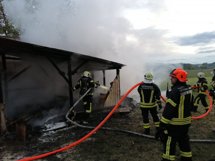 FOTO Požar šupe i krovišta gospodarskog objekta u Turčinu