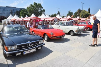 FOTO Oldtimeri zauzeli Kapucinski trg i donijeli dašak prošlih vremena