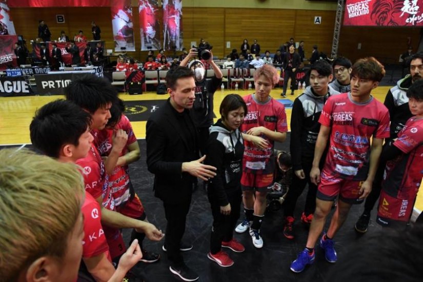Varaždinski odbojkaški trener Edo Klein u 4. sezoni u Japanu korak do plasmana u najelitniji rang
