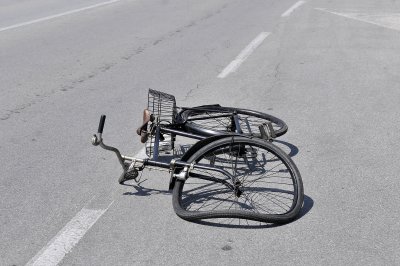 Biciklist krenuo na vožnju s 2,65 promila alkohola u krvi, udario rubnik i pao na kolnik