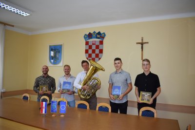 VINICA Načelnik nagradio braću Hrgar, mlade talentirane glazbenike koji su upravo diplomirali