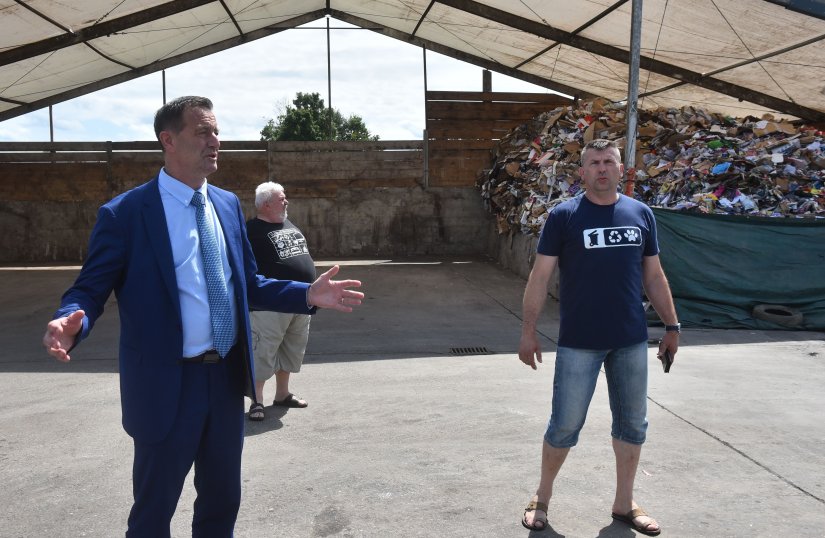 Ra&scaron;či&scaron;ćena pretovarna stanica u Poljani Bi&scaron;kupečkoj! Bosilj: "Prije je to bilo nesnosno"