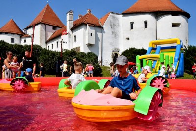 FOTO Toplo vrijeme i bogat program Špancirfesta izmamo mnoge Vraždince u šetnju gradom