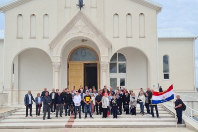 Spomen na stradalnike iz Novog Marofa dio Zida zahvalnosti i mira crkve Hrvatskih mučenika u Udbini