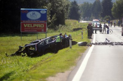 FOTO Smrtni slučaj u prometnoj nesreći između Zamlake i Vrbanovca, promet zatvoren za sva vozila