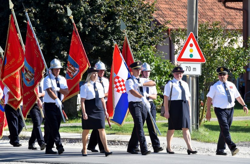 FOTO Vatrogasci iz Nove Vesi Petrijanečke slave 100. godina rada: &quot;Imamo puno djece, ona su naša budućnost&quot;