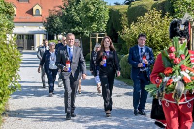 Odana počast poginulim braniteljima te preminulim građanima, služena i misa u čast Male Gospe