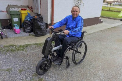 ZAKLADA GRADA IVANCA Mladenu Kušenu nova invalidska kolica s elektromotornim dodatkom