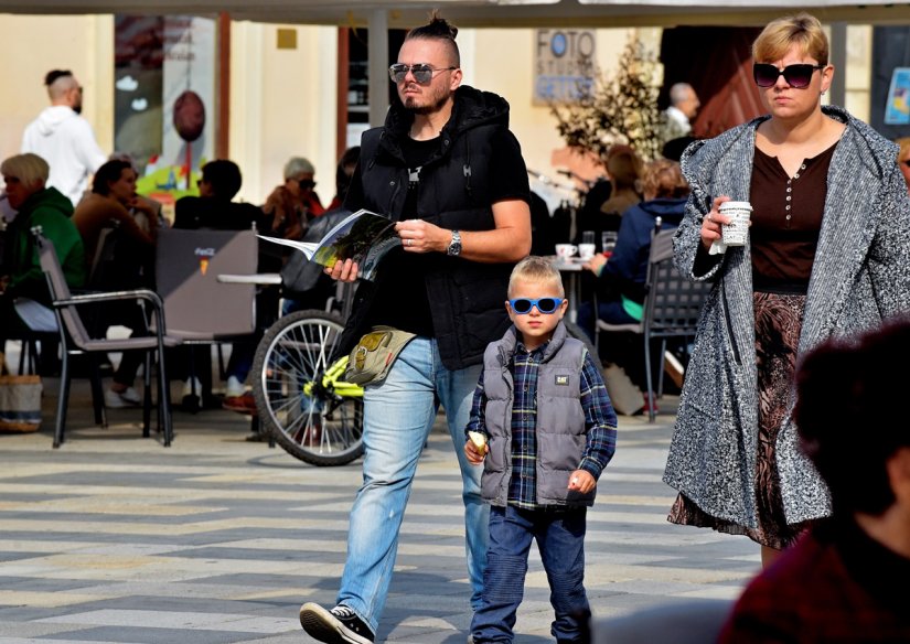 FOTO Subotnje prijepodne izvuklo mnoge u šetnju središtem grada