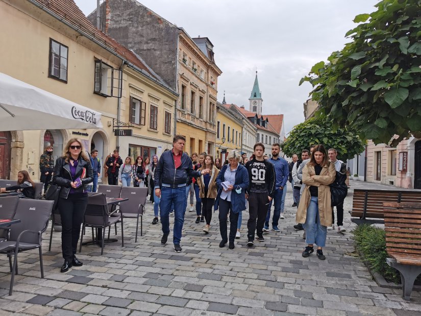 Zamjenik gradonačelnika na radionici u šetnji gradom odgovarao na pitanja mladih