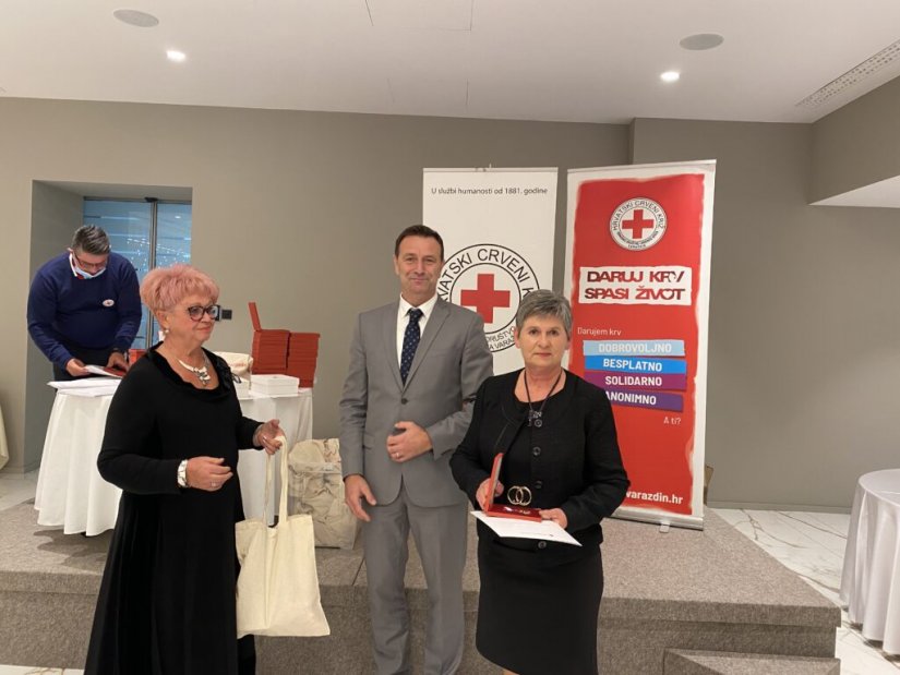 Svečana podjela priznanja vi&scaron;estrukim darivateljima krvi, Gabrijel Vugrinec čak 140 puta darivao krv