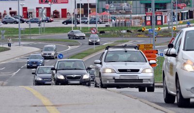 Vozači, pripazite: od 1. studenoga obavezna vožnja s upaljenim svjetlima