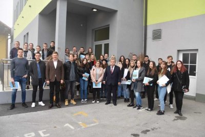 FOTO Općina Cestica brine o mladima: ugovore o stipendiranju potpisala 52 studenta