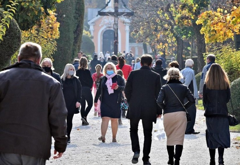 BLAGDAN Danas se slave Svi sveti, a na Dušni dan se prisjećamo svojih pokojnika