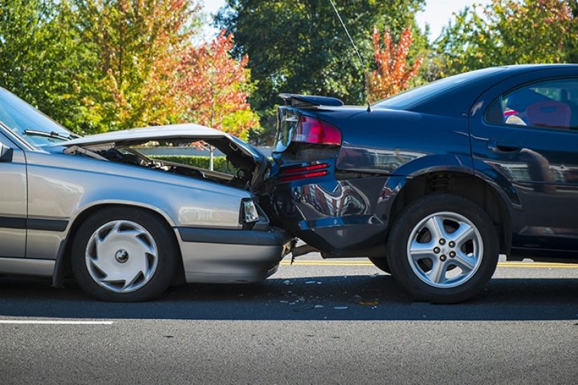 Teretno vozilo se sudarilo s automobilom, ozlijeđena 42-godišnjakinja u automobilu