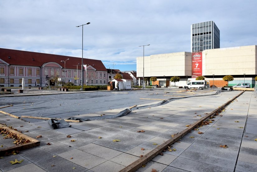 FOTO Klizalište se vraća na Kapucinski trg, počele pripreme