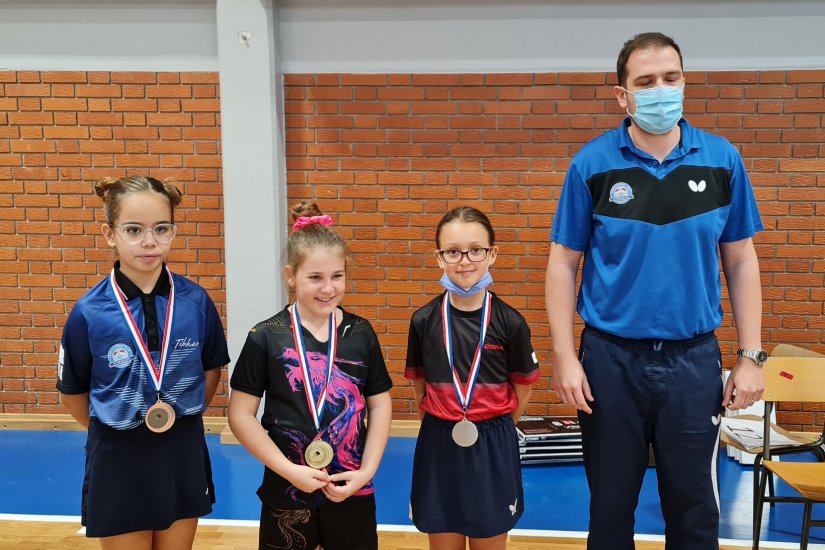 Tena Špoljarić i Maria Elena Cecelja ostvarili sjajne rezultate na turniru u Vinkovcima