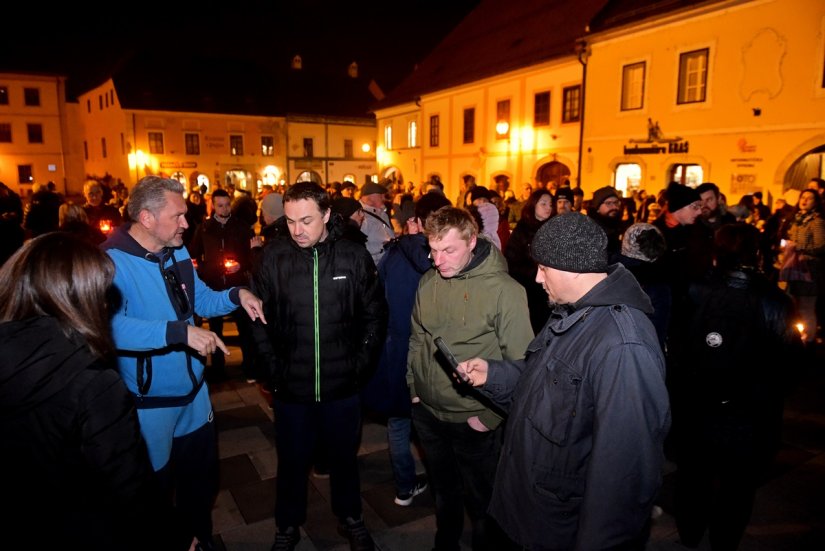 VIDEO, FOTO I Varaždinci, protivnici cjepiva i Covid potvrda, okupili se na Korzu