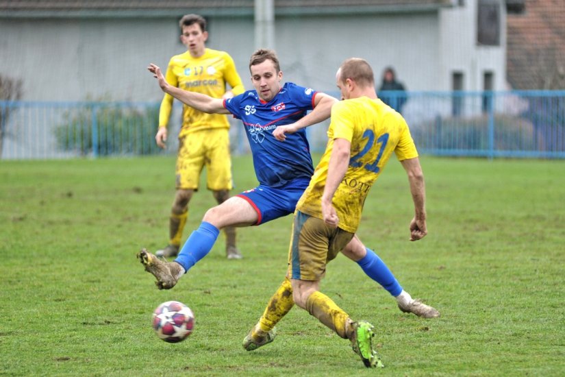 FOTO Polet (T) u derbiju kola protiv Obreša slavio s uvjerljivih 4:0