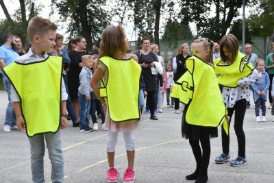 Za veću sigurnost na cestama: Osnovnoškolcima uskoro stižu svjetleći prsluci