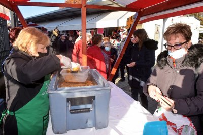 FOTO Bez zelja nema veselja: Varaždinci na placu uživali u slasnoj sarmi