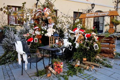 FOTO U Varaždinu je sve spremno za Advent, atrij Županijske palače kao iz bajke