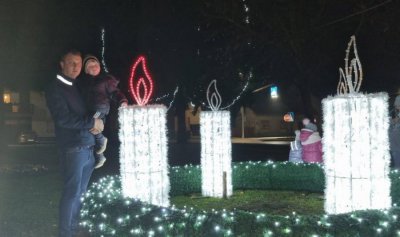 Upaljena prva svijeća na adventskom vijencu, Petrijanec u blagdanskom ozračju