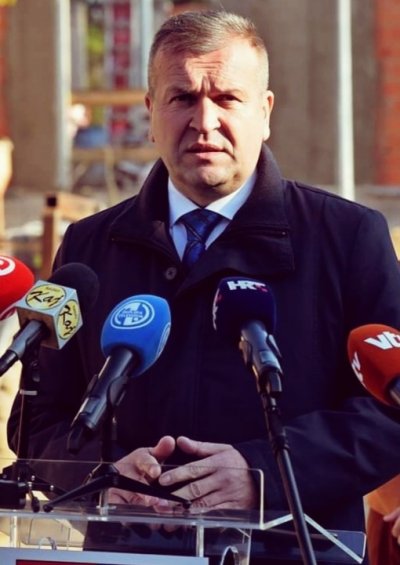 Stričak najoštrije osuđuje uništavanje zastave srpske zajednice u Varaždinu