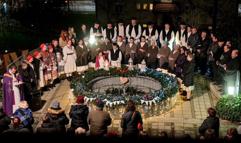 FOTO Advent u Marofu: Upaljena druga svijeća, održan sajam i godišnji koncert KUD Marof