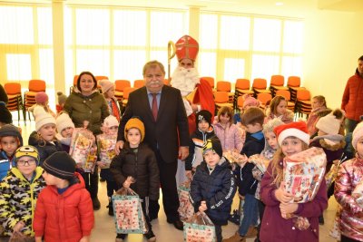 FOTO Sveti Nikola uručio poklone djeci iz dječjeg vrtića Zeko u Cestici