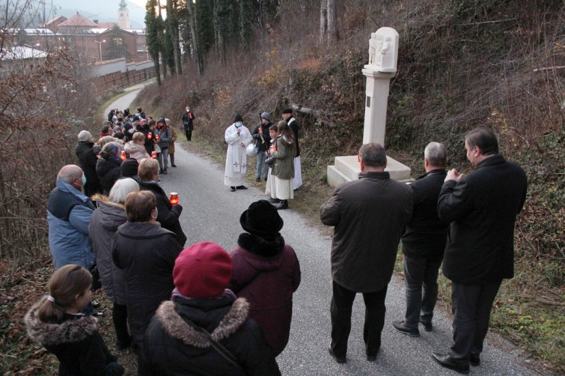 FOTO Blagoslovljen novouređen križni put u Lepoglavi