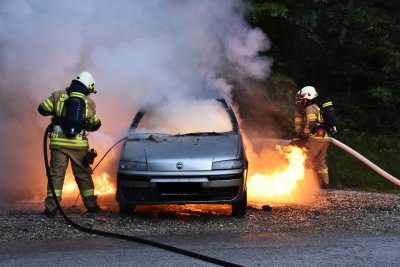 Zapalio se automobil na parkiralištu jednog trgovačkog centra u Varaždinu, nitko nije ozlijeđen