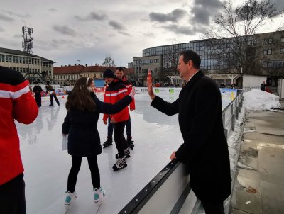 FOTO Gradonačelnik Neven Bosilj čestitao malim polaznicima škole klizanja